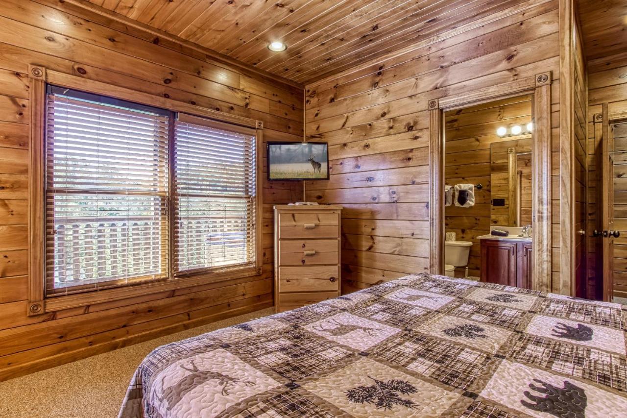 Lazy Bear Lodge, Hot Tub, Resort Pool, Wifi, 1089 Free Tickets Each Paid Day, Dollywood And More جاتلينبرج المظهر الخارجي الصورة