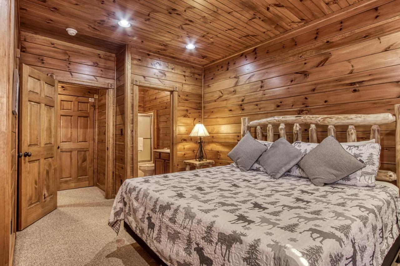 Lazy Bear Lodge, Hot Tub, Resort Pool, Wifi, 1089 Free Tickets Each Paid Day, Dollywood And More جاتلينبرج المظهر الخارجي الصورة