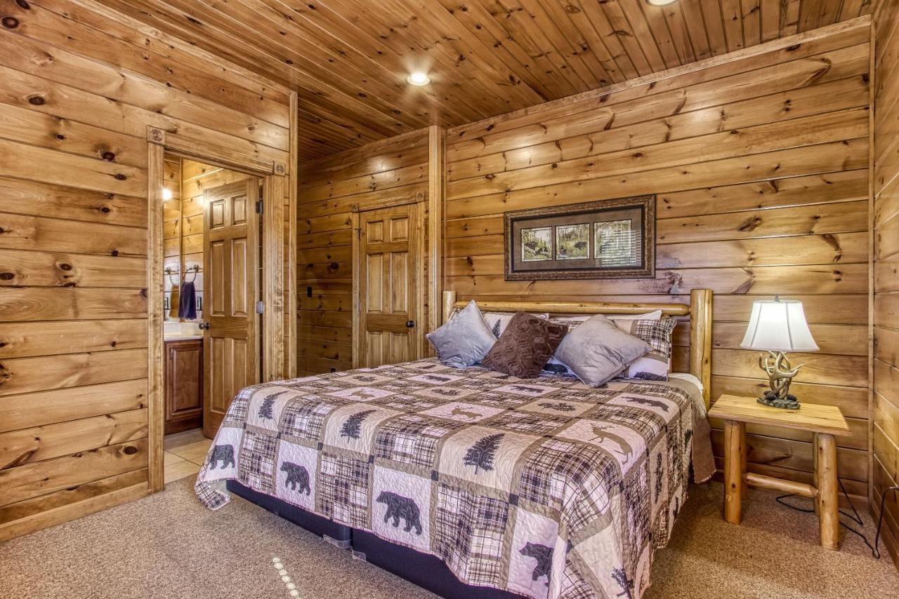 Lazy Bear Lodge, Hot Tub, Resort Pool, Wifi, 1089 Free Tickets Each Paid Day, Dollywood And More جاتلينبرج المظهر الخارجي الصورة