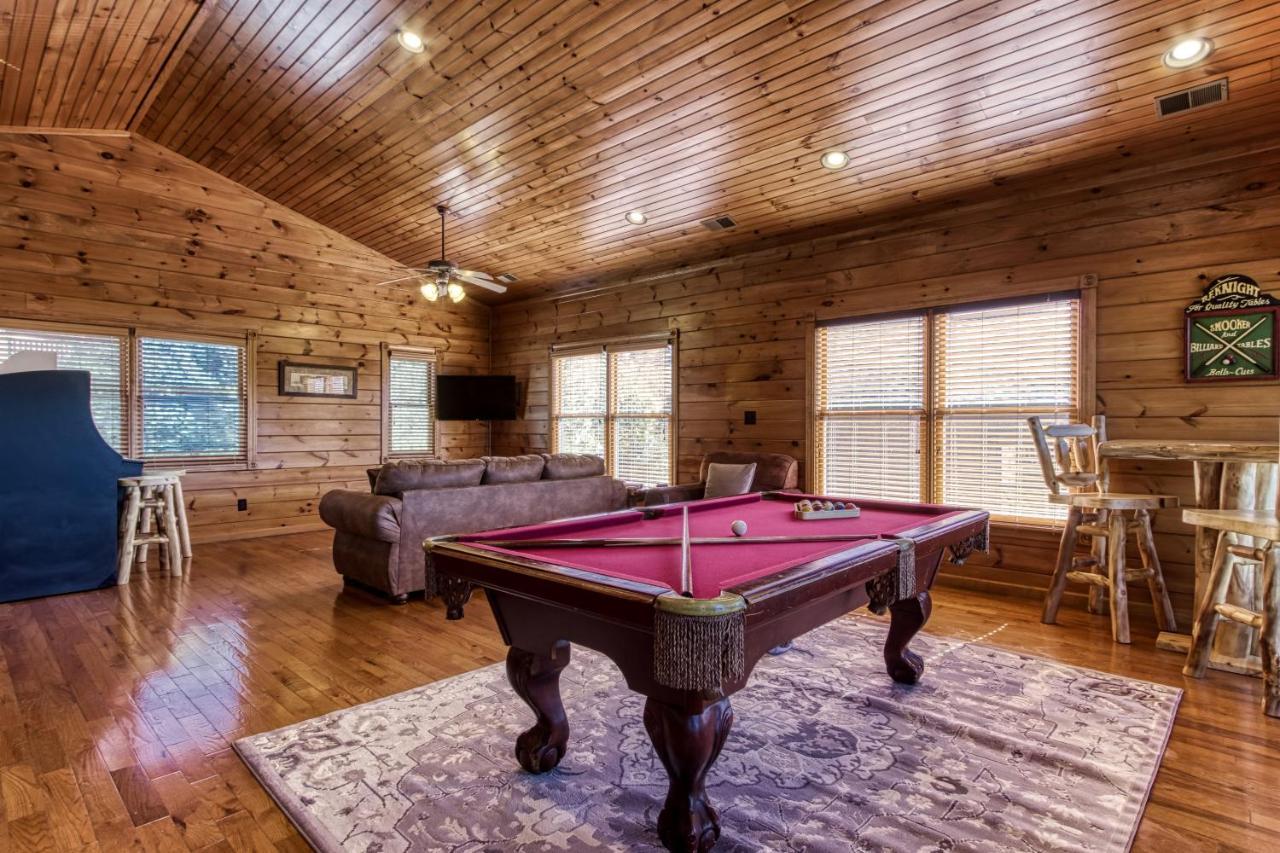 Lazy Bear Lodge, Hot Tub, Resort Pool, Wifi, 1089 Free Tickets Each Paid Day, Dollywood And More جاتلينبرج المظهر الخارجي الصورة