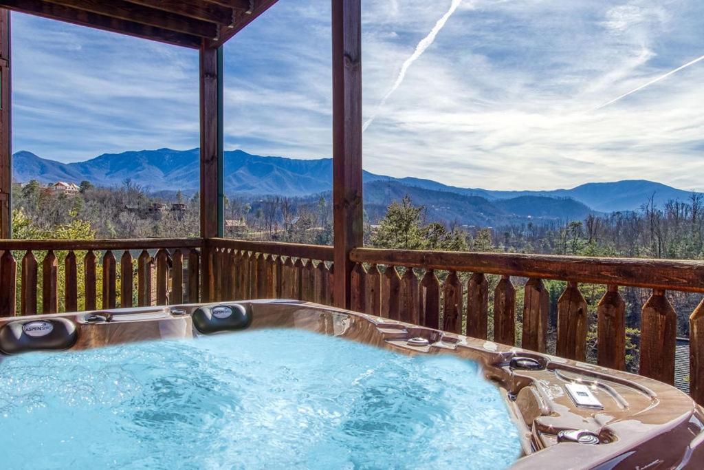Lazy Bear Lodge, Hot Tub, Resort Pool, Wifi, 1089 Free Tickets Each Paid Day, Dollywood And More جاتلينبرج المظهر الخارجي الصورة